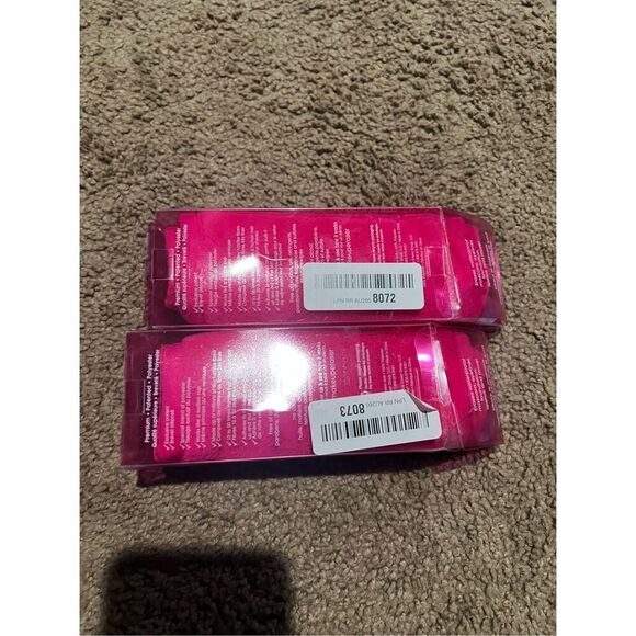 The Original MakeUp Eraser Effortlessly Remove All Makeup - Picture 3 of 9